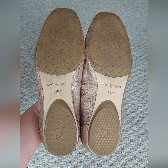 DONALD PLINER Gold Metallic DEEDEE Flats Loafers size 7.5M Slip On Square Toe - Picture 12 of 12